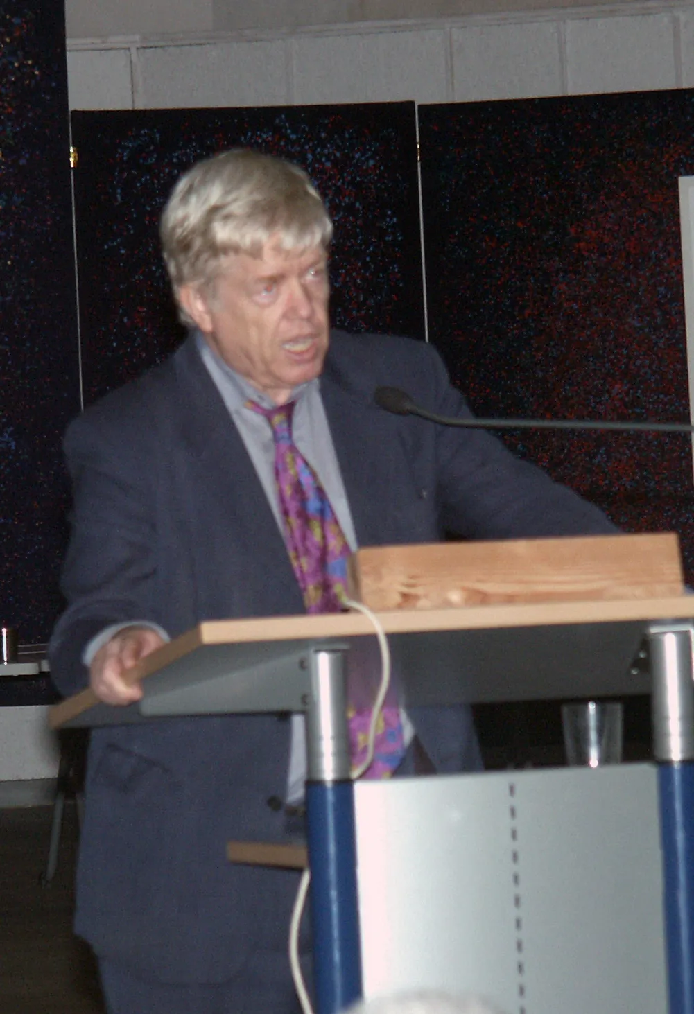 Prof. Robert Suckale spricht die Laudatio